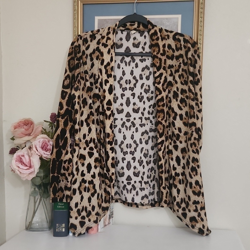 2for$10 Boutique Cheetah Print Cardigan Size Small Career office Casual - Picture 10 of 10